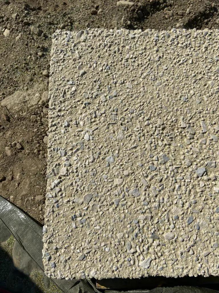 Aérogommage béton effet lavé : test sur plaques fraîches à Lavigny