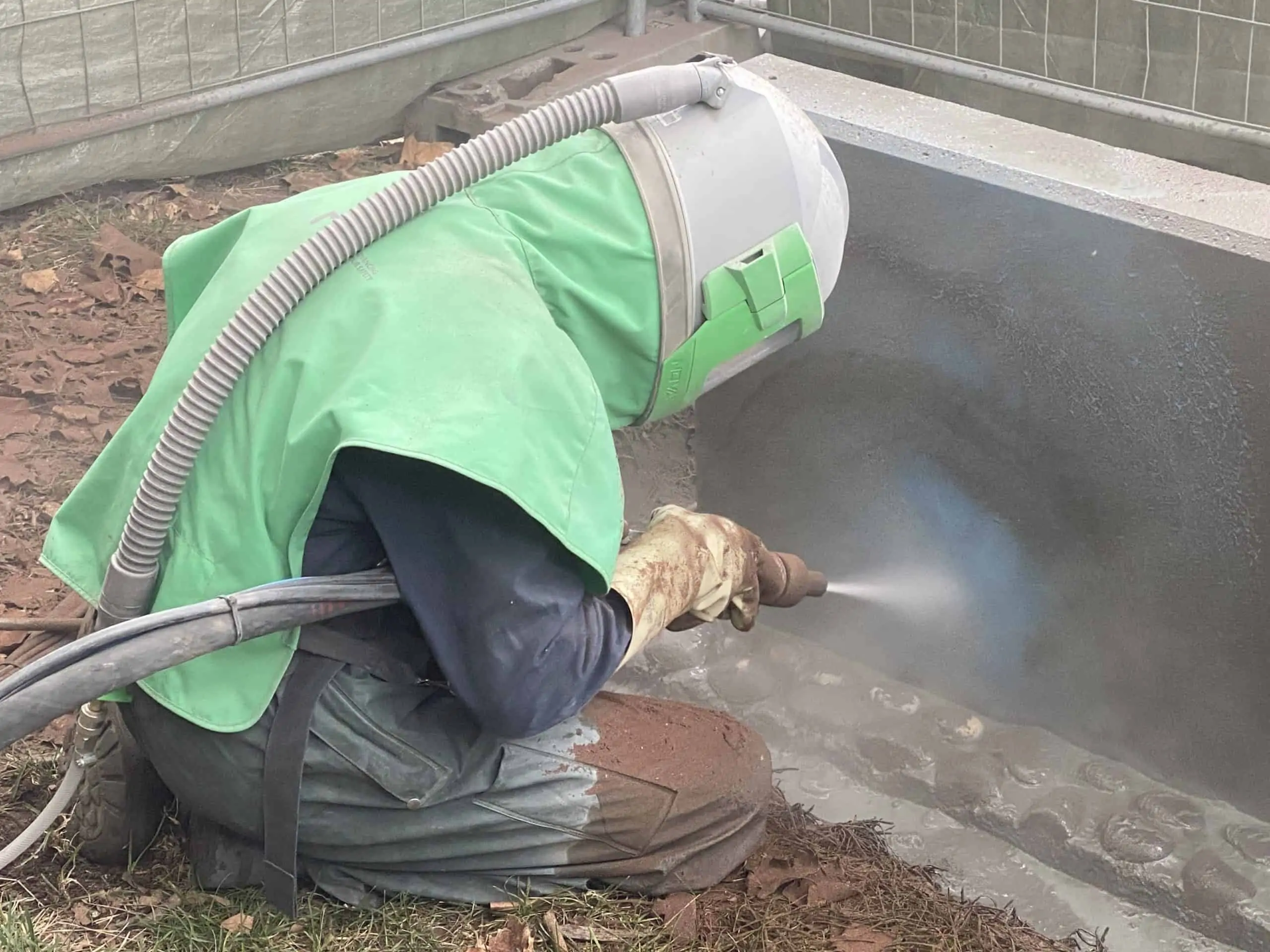 Hydrogommage et traitement antigraffitis sur mur en béton UNIL – 1015 Lausanne