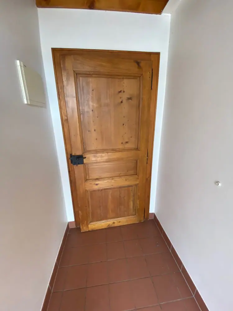 Microgommage sur une ancienne porte en sapin – 1273 Arzier