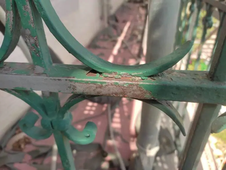 Décapage d’une rambarde en fer forgé par sablage – 1188 Gimel