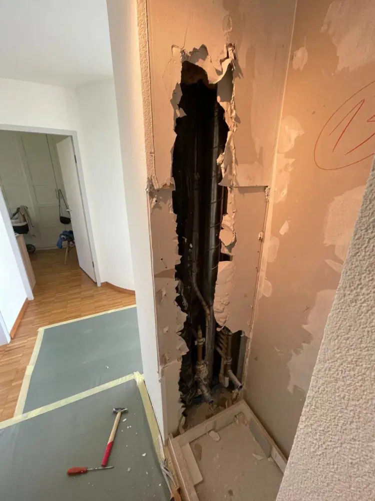 Plâtrerie et peinture sur gaine technique suite dégât d’eau – 1110 Morges