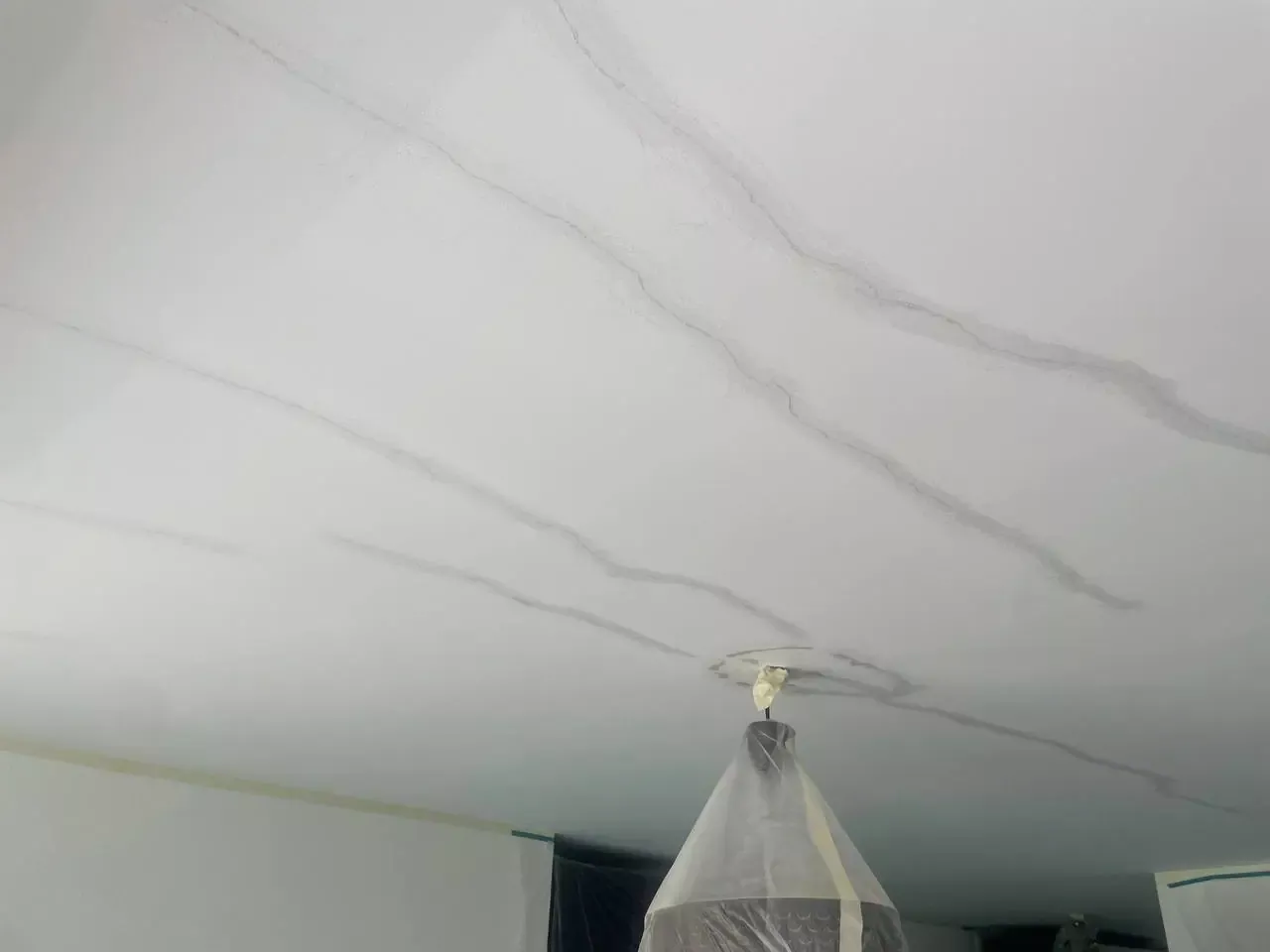 Plâtrerie et peinture sous plafonds suite à un dégât d’eau – 1110 Morges