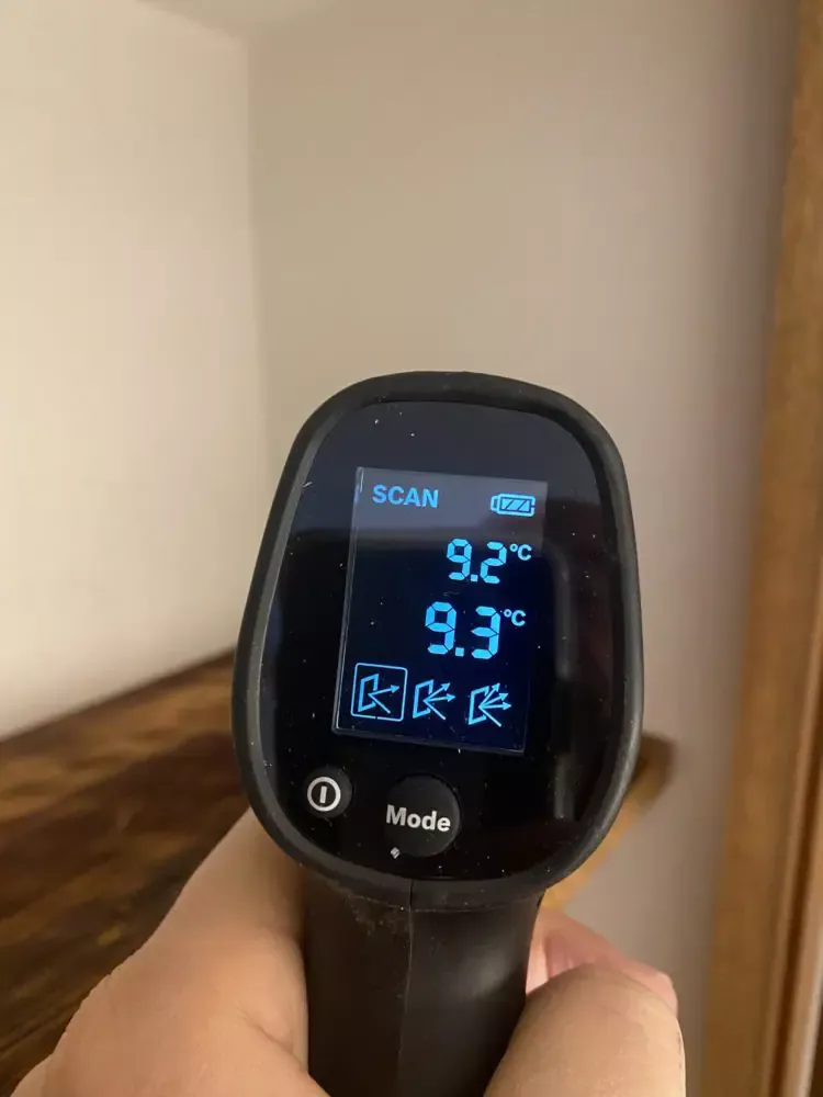 Isolation thermique intérieure d&rsquo;une armoire et peinture en finition – 1170 Aubonne