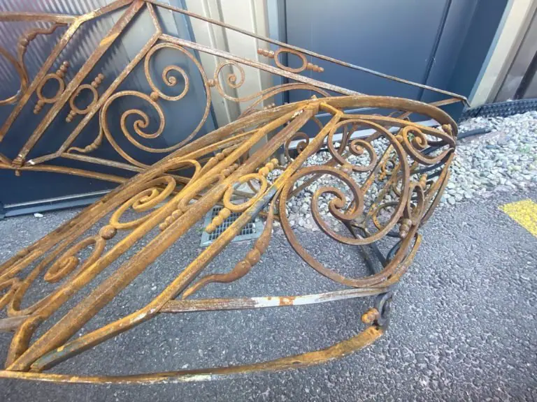 Sablage de rambardes neuves en fer forgé pour dépose de la corrosion – Lausanne
