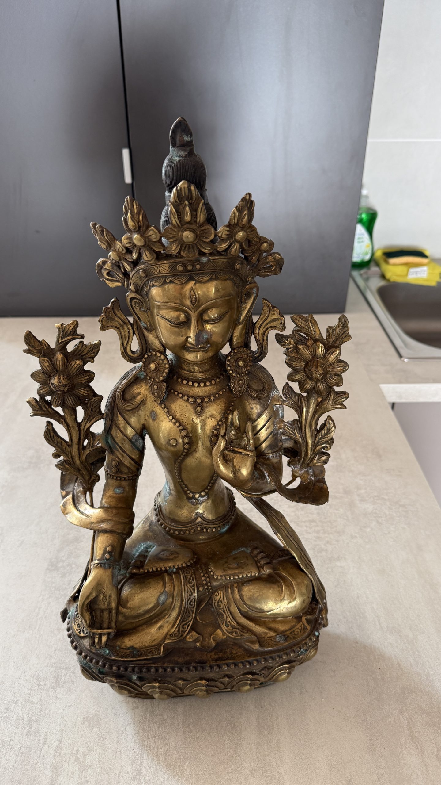Statuette bronze oxydée avant microbillage