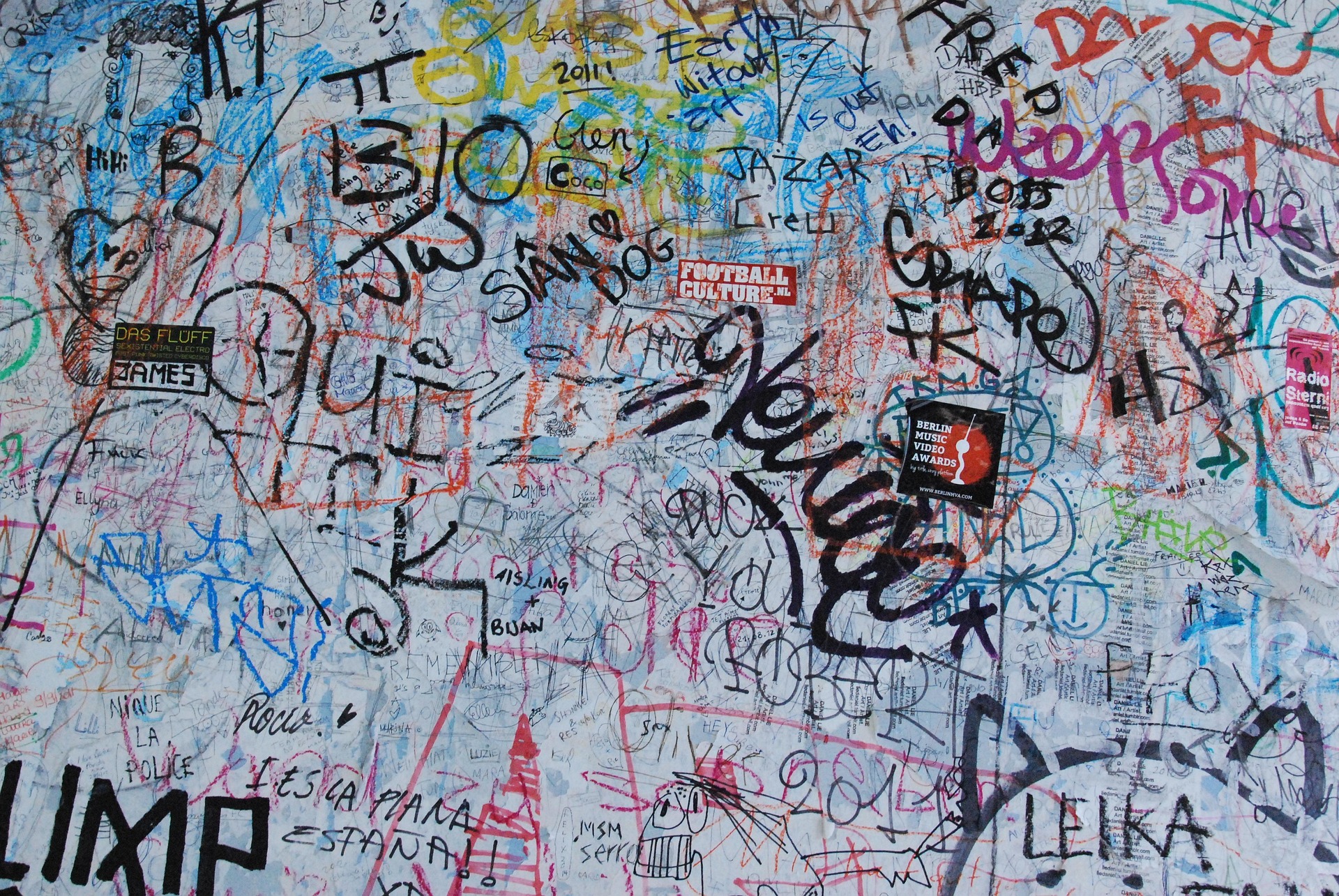 aerogommage graffiti facade effacement tag sans trace mur pierre vaud