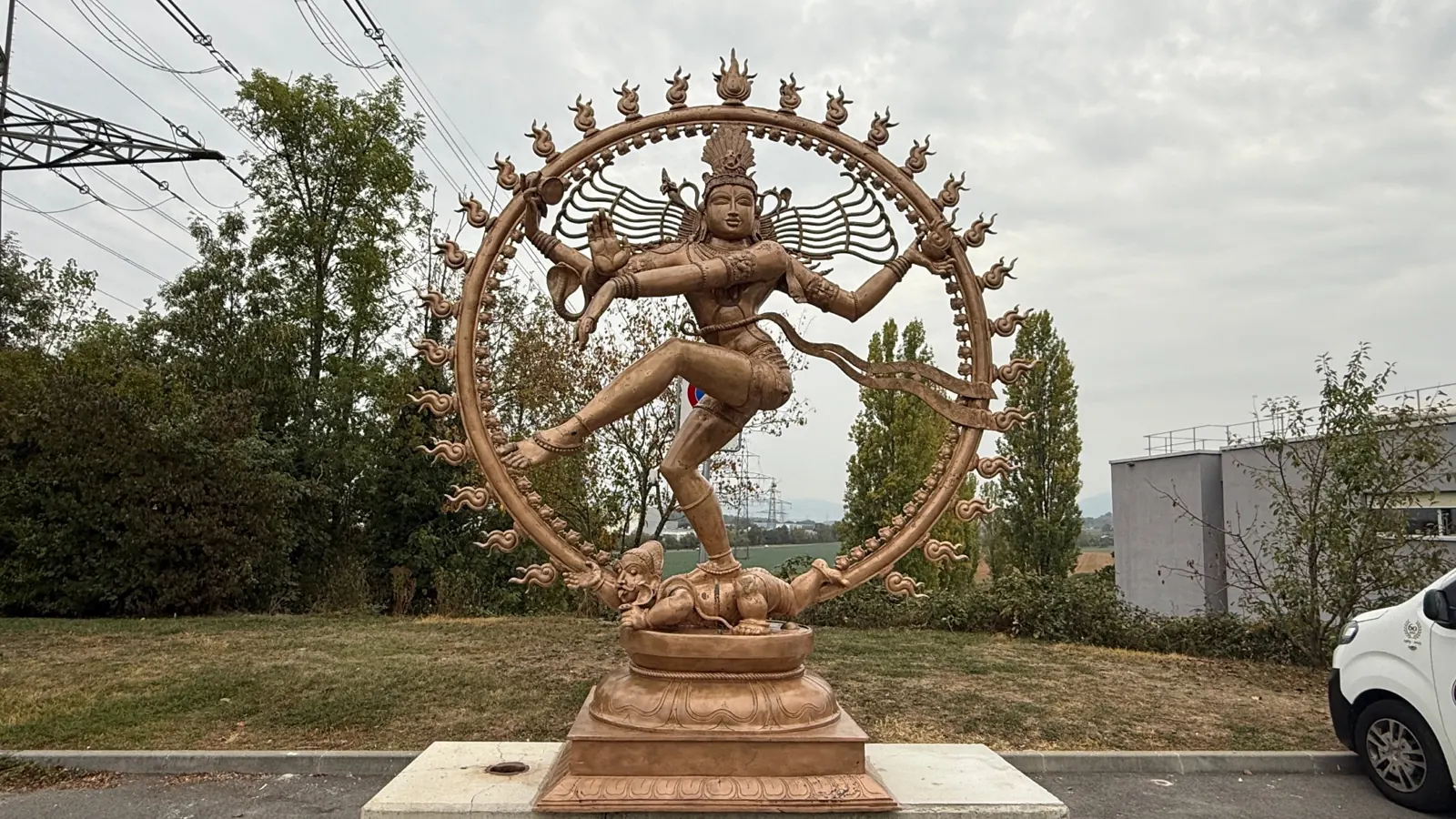Restauration de la statue en bronze de Shiva au CERN à Genève